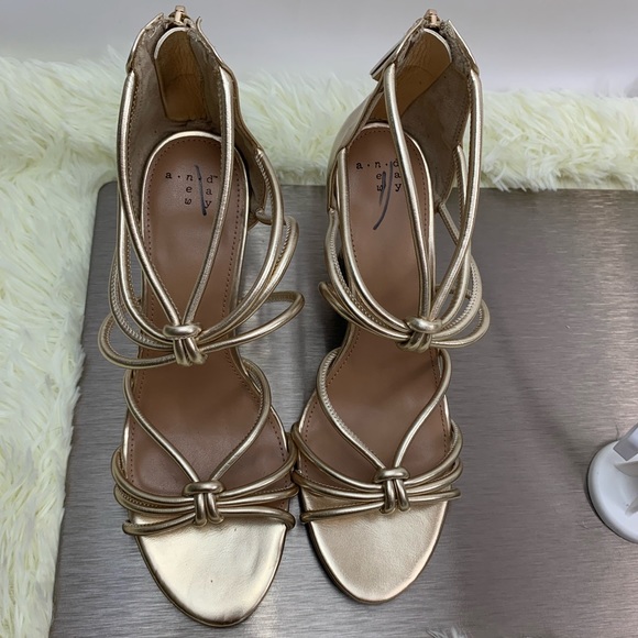 Gold Sandal Strappy Heels With Back Zipper NWOT - Picture 7 of 8